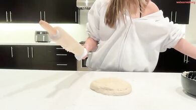 avaowenss Cooking For You & Striptease Chaturbate
