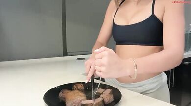 avaowenss Cooking For You & Striptease Chaturbate