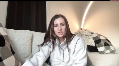 laylahlaylah1 Sweetie Flash Ass & Tits Chaturbate