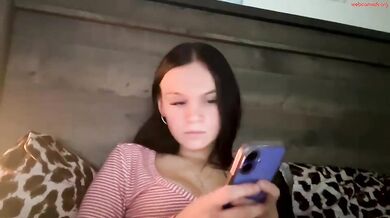 vivianreed22 Chaturbate Teen Friends Show Boobs