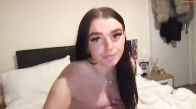 ivyrosexox Chaturbate British Teen Topless Handbra