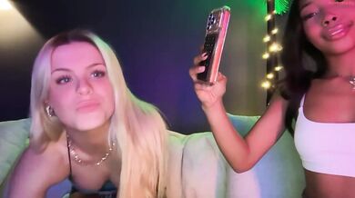 ella_hill Friend Tease Cam Chaturbate