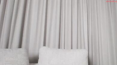 novaleighh Hot Brunette Flash Boobs Chaturbate