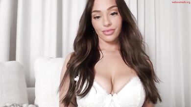 novaleighh Hot Brunette Flash Boobs Chaturbate