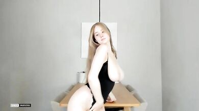 soft_katy Boobs Out & Pussy Show in Doggy Chaturbate