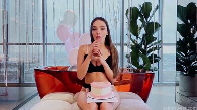 Selti Cake Eating with Dildo Onlyfans