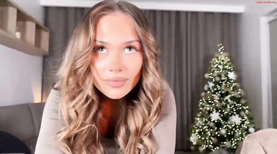 julia_rle Pussy Rub in Doggy with Slips Chaturbate