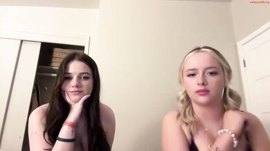 hopetwitty Chaturbate Flash Big Boobs with Friend