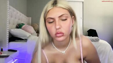 jaylanicruz Chaturbate Curvy 18 Year Old Flash Pussy & Tits