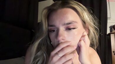 norarhodesxo Chaturbate Teen Put Finger in Pussy