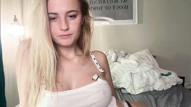 parisangel7 Chaturbate New 18 Year Old Teen Tease