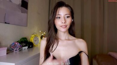 falinecrosthwaite Topless Vibrator Pussy Play Chaturbate