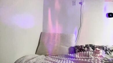 naza4 Toned Babe in Dress Chaturbate