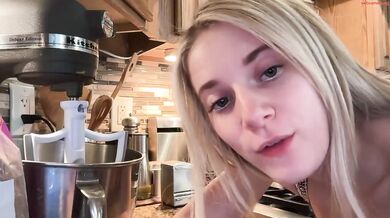 alexispaige06 Creates Cream For Cake Riding Dildo Chaturbate