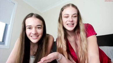 ellajadeexx Chaturbate Topless Strip Handbra Tease