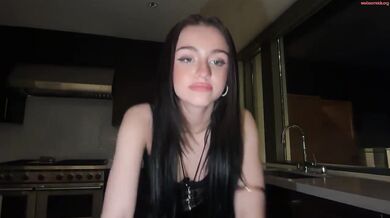 stellapearl Pose in Bikini & Makeout with Ava Chaturbate