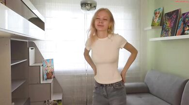 sashablonde_ Chaturbate Blonde Teen Tease Braless in White Shirt