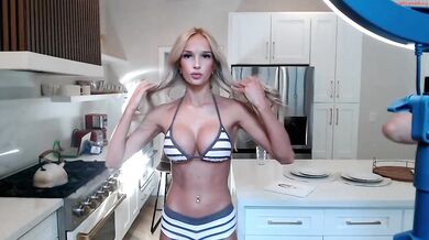 sadieeblake Nipslip Removing Paint From Boobs Chaturbate