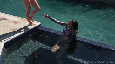yrsaclicksvip thecleopetra GirlGirl Strip in Pool Onlyfans