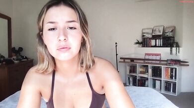 sammyygirlxx Chaturbate Topless Strip Handbra Tease