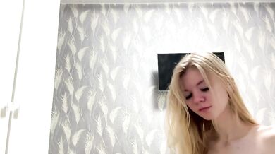 dewdropdoll 18 Year Old Firm Boobs Topless Chaturbate