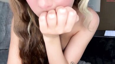 ellareyn Oil Ass Topless Teen Chaturbate