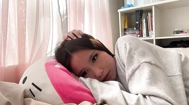 luvvivii Stripchat 18 Year Old Petite Asian Teen Rub Pussy