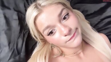 thelexirose Suck Fingers Topless Chaturbate