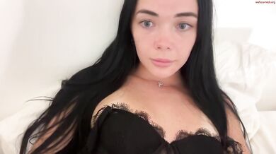 paigemckinnon Topless Handbra Tease in Thong Chaturbate