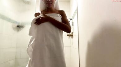 amnie_ Petite Nude Shower Show Chaturbate