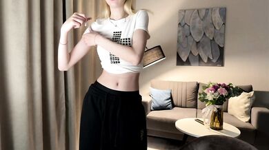 linneabercier Private 18 Year Old Topless Tits Flash Chaturbate
