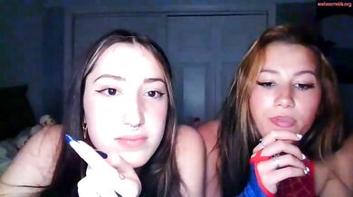 kyliiii Flash Tits & Pussy with Friend Chaturbate