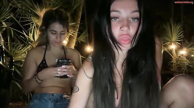 paytonpeachy Chaturbate Stream with Friend Flash Tits
