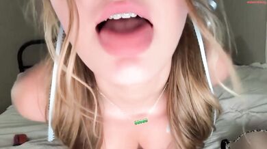hadleyreed Chaturbate Teen Show Tits & Ass