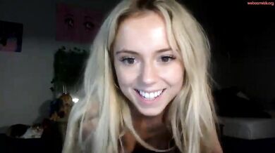 twofrens Topless Blonde Teen Chaturbate