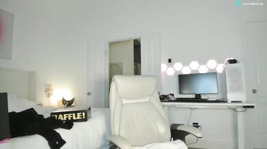 Skylerlo Shiny Oily Body & Vibrate Pussy mfc