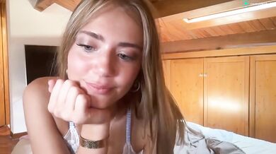 honeyyy95 Topless Handbra Tease Chaturbate