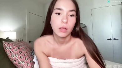 carolineoxox Chaturbate 18 Year Old Topless Bath Nipslip
