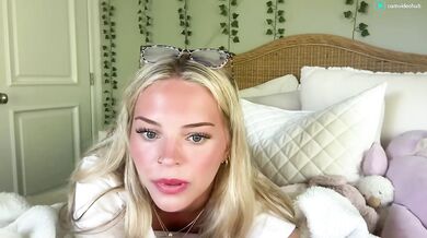lilianjade Chaturbate Topless Strip Handbra Tease