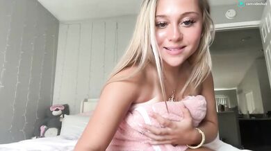 violettxx2 Topless Towel Tease Chaturbate