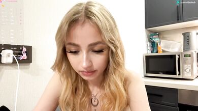 clonedage Stripchat Skinny 18 Year Old Show Tits