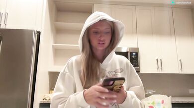 summerclarke Live Cooking & Flash Tits Stripchat