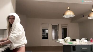 summerclarke Live Cooking & Flash Tits Stripchat