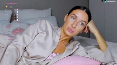 nejasatin Home Alone Fingering Pussy Stripchat