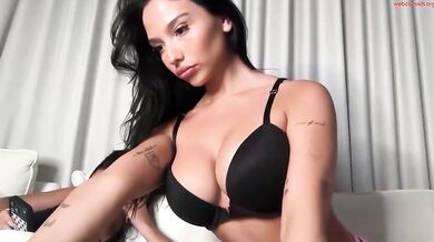 jadexwilde Small Nipslip when Adjusting Her Bra Chaturbate