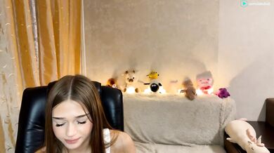 urmeowkitty Chaturbate 18 Year Old Big Tits Topless Dance