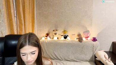 urmeowkitty Chaturbate 18 Year Old Big Tits Topless Dance