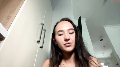 Madalyneaks Chaturbate 18 Year Old Topless Rub Pussy Over Panties