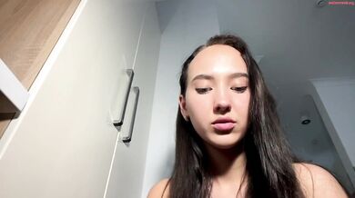 Madalyneaks Chaturbate 18 Year Old Topless Rub Pussy Over Panties
