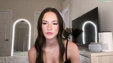 sydneyharperrr brookexmatthews Flash Ass Chaturbate